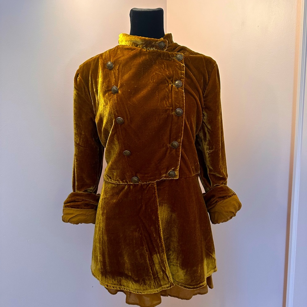 Free People Faye Velvet Women’s jacket in Warm Tobacco.